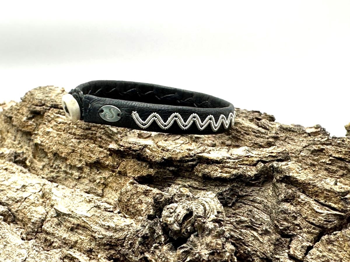 frontal view of saami crafts bracelet AE001