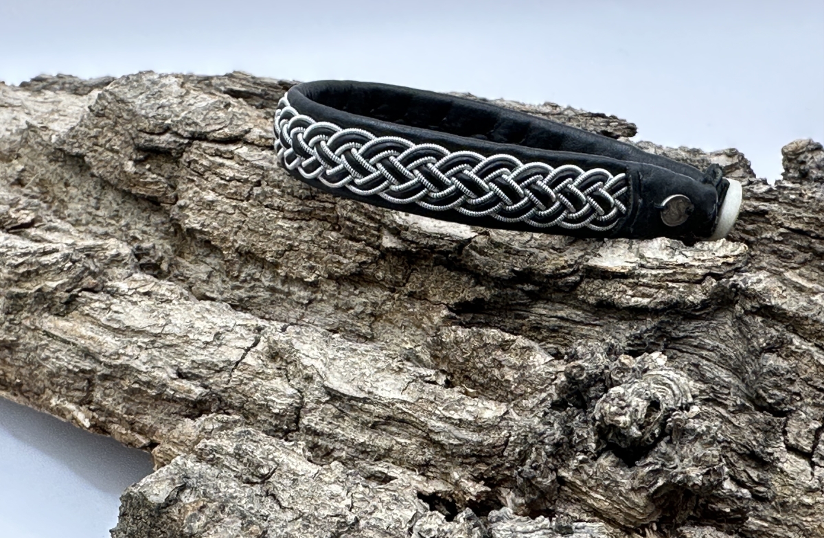 frontal view of saami crafts bracelet AL008