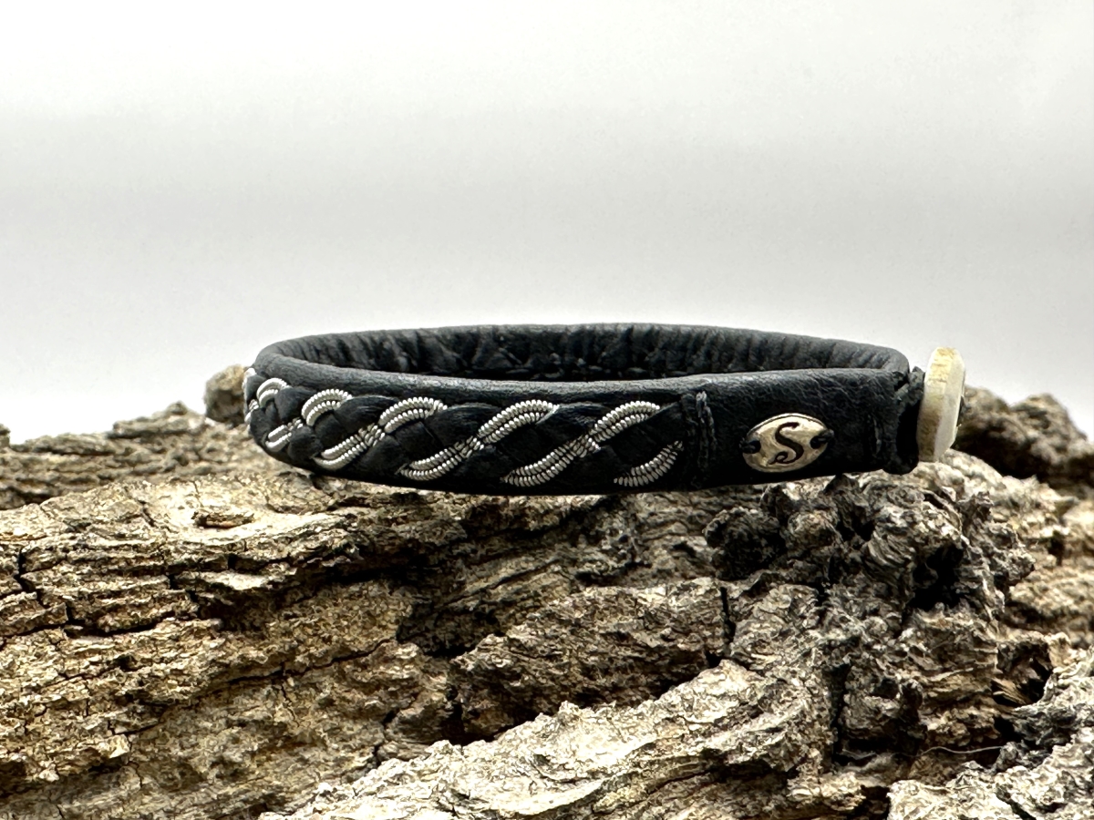 frontal view of saami crafts bracelet AL011