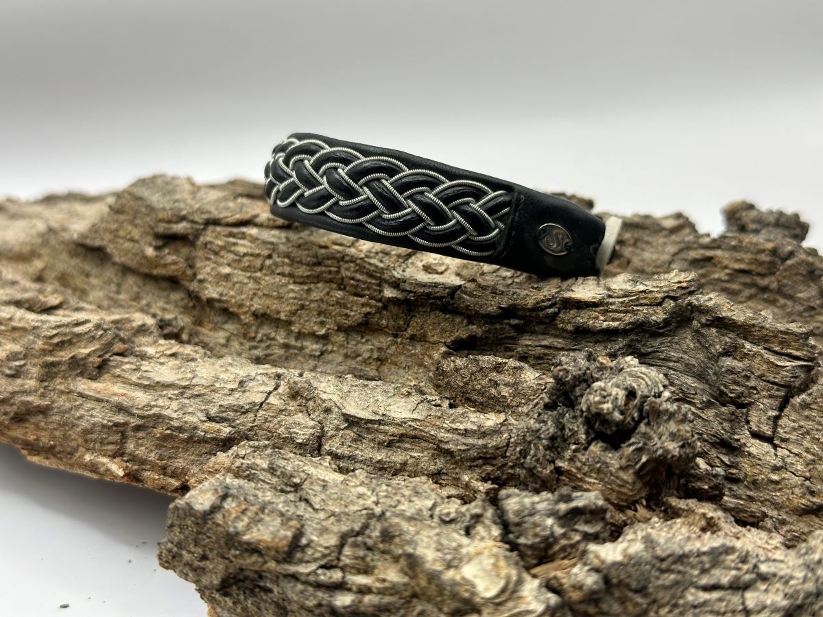 frontal view of saami crafts bracelet AL018