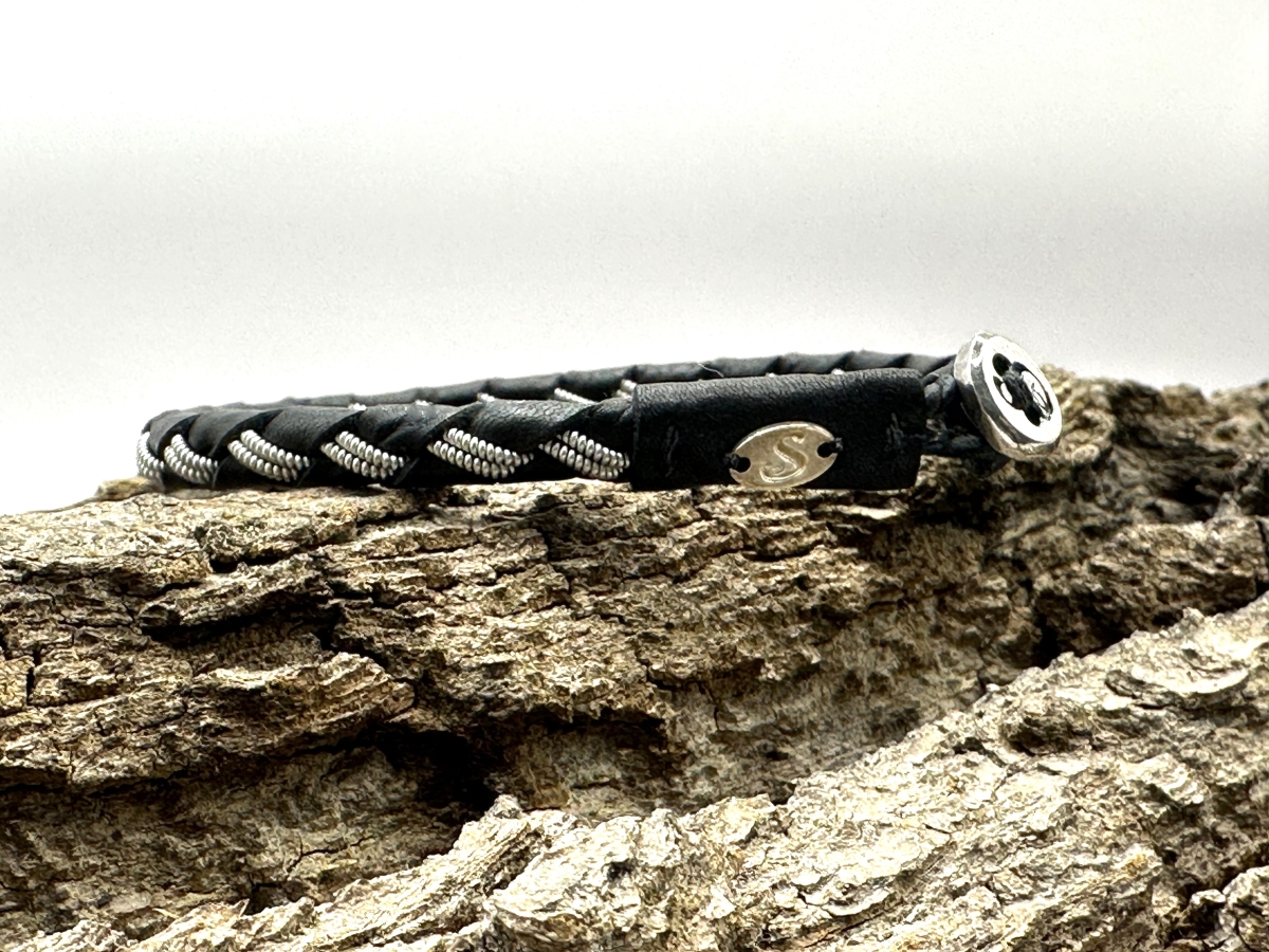 frontal view of saami crafts bracelet AL037