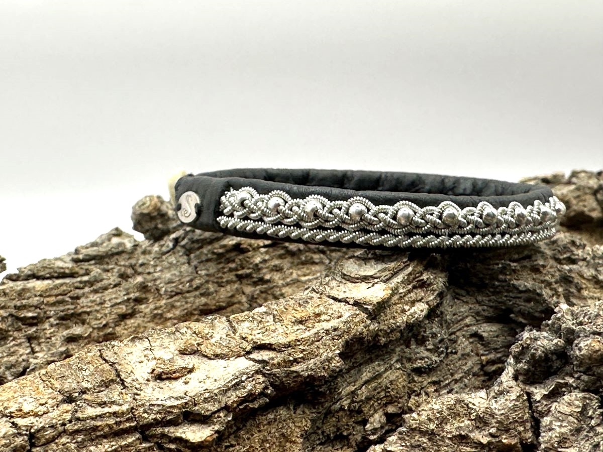 frontal view of saami crafts bracelet AP015