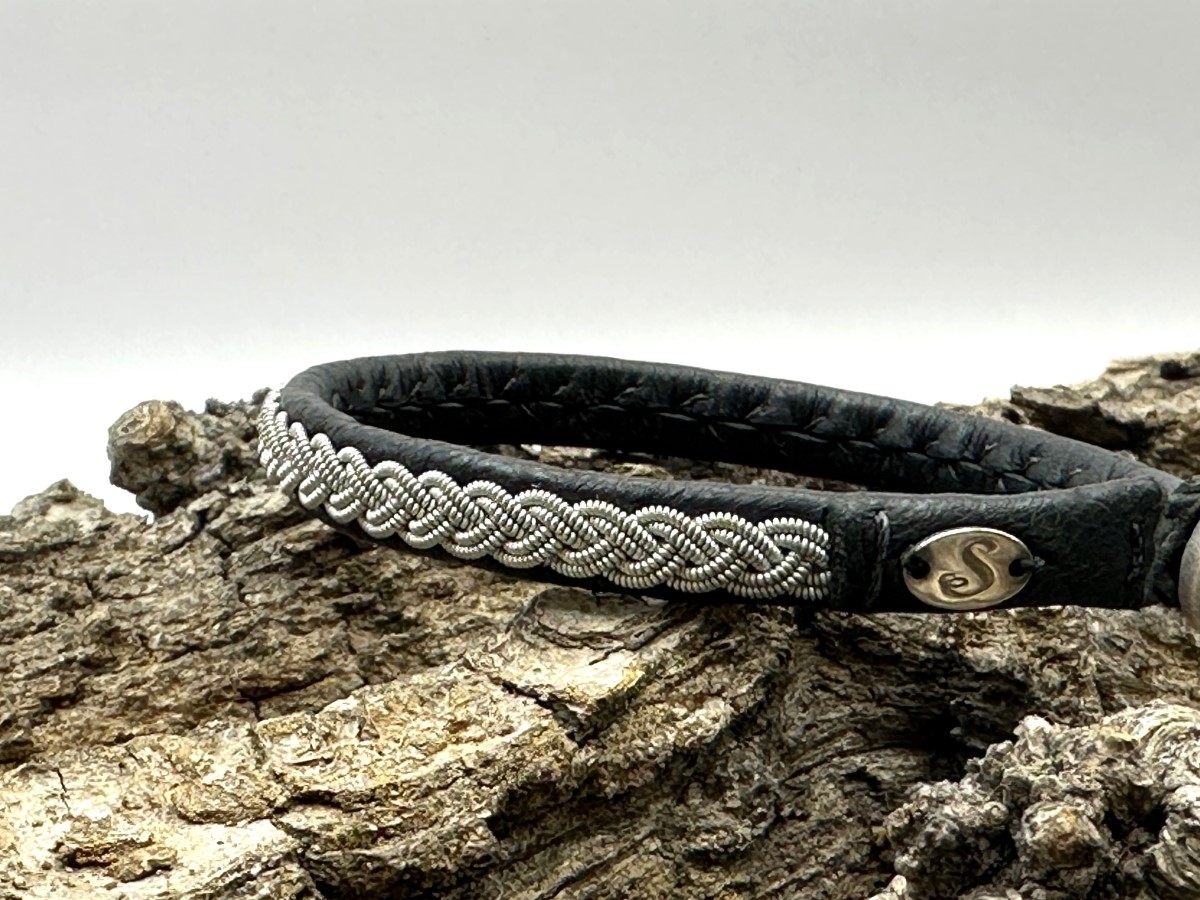 frontal view of saami crafts bracelet AZ002