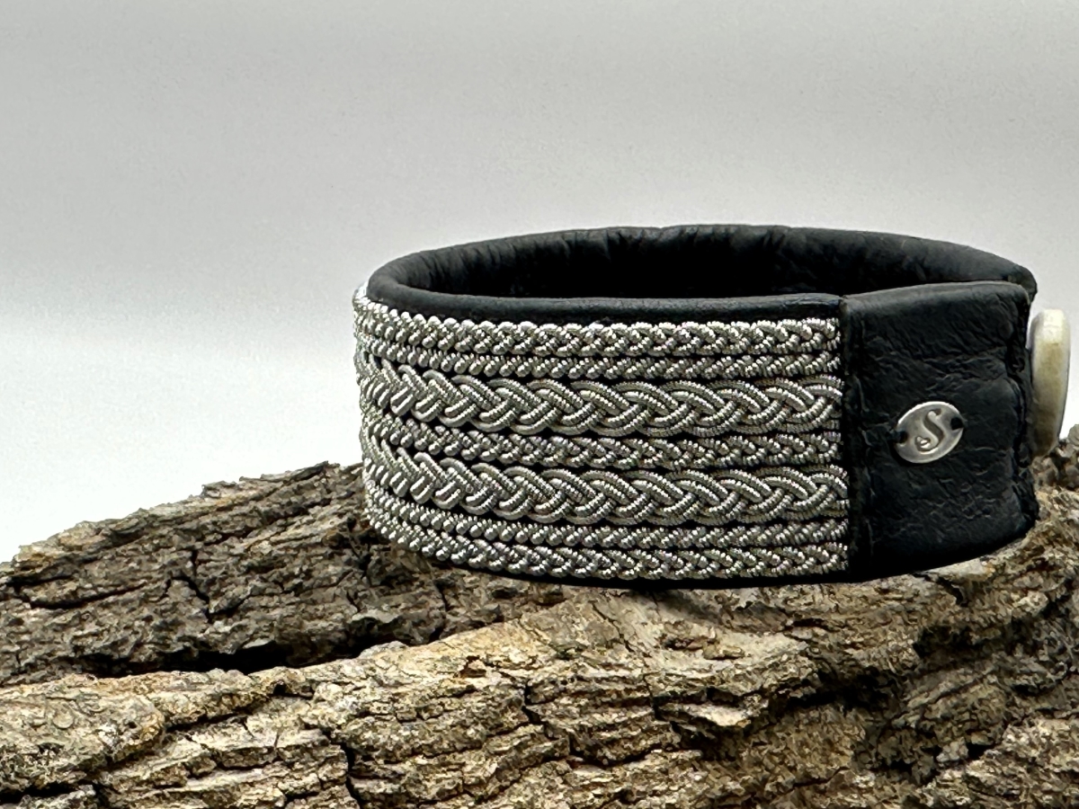 frontal view of saami crafts bracelet AZ007