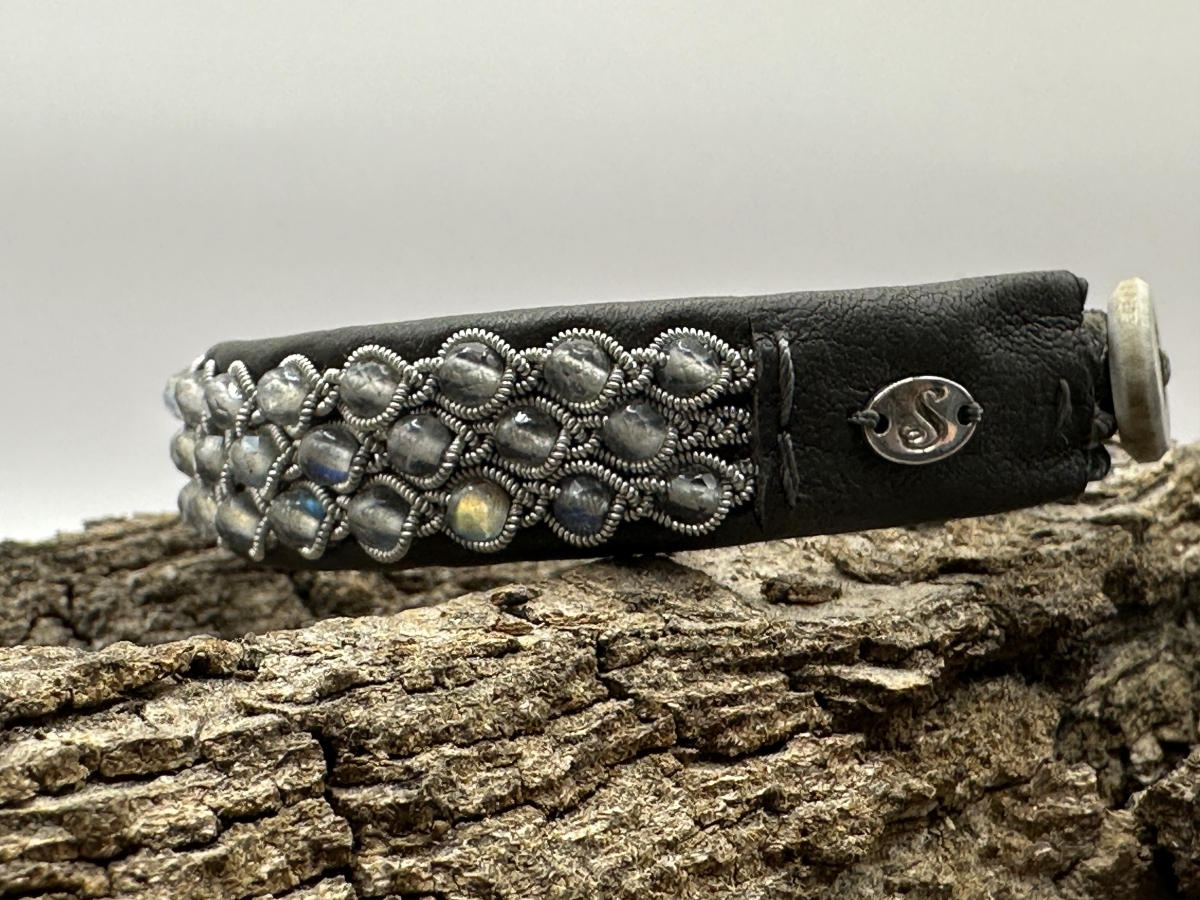 frontal view of saami crafts bracelet EL012