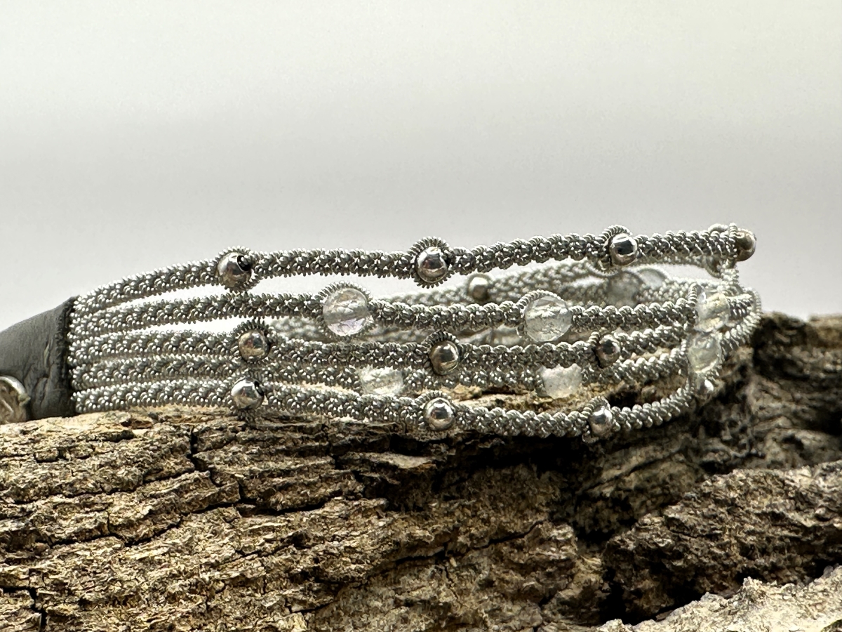 frontal view of saami crafts bracelet EL014-Mix