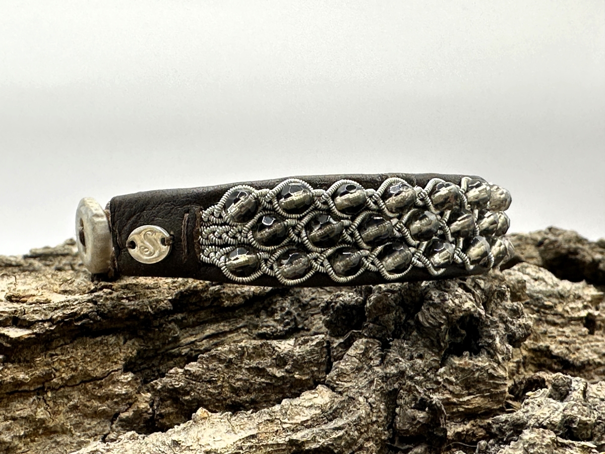 frontal view of saami crafts bracelet ER012