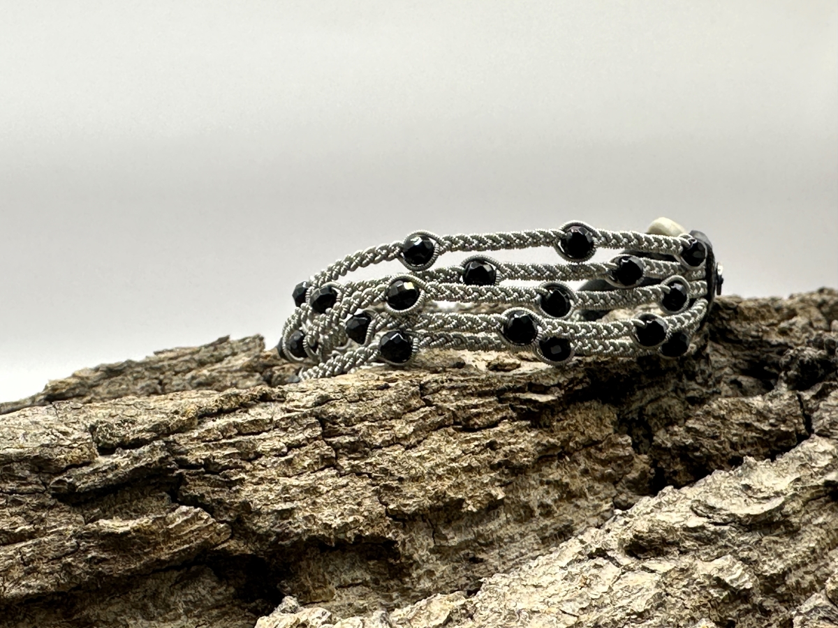 frontal view of saami crafts bracelet ES014