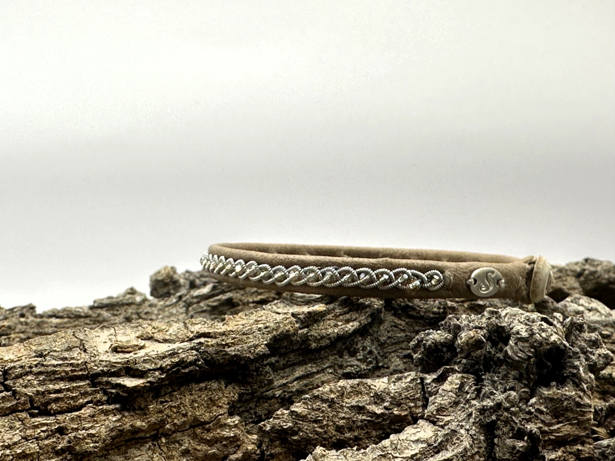 frontal view of saami crafts bracelet SWB001G2