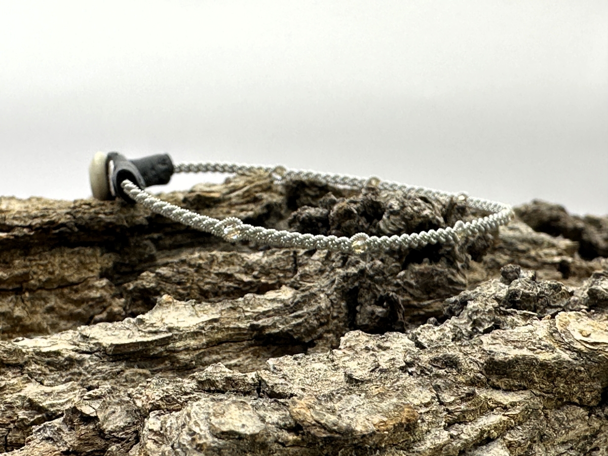 frontal view of saami crafts bracelet SWB037G2